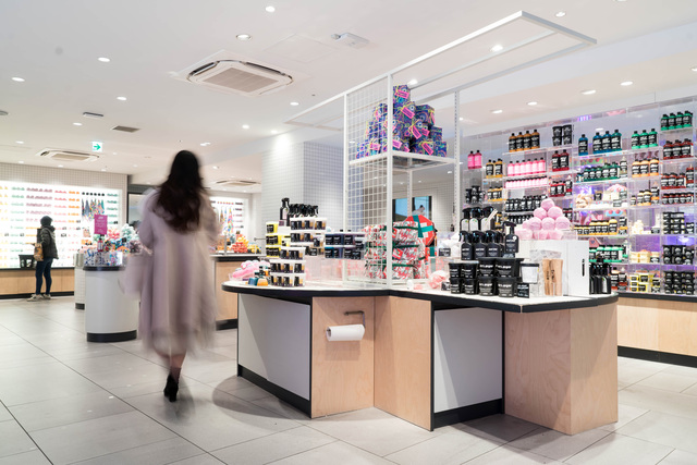 LUSH 新宿店の店内